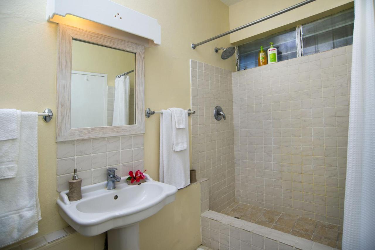 Ground Floor Apartment Located In Hometown, 5 Min Walk To The Beach Saint James Exteriör bild