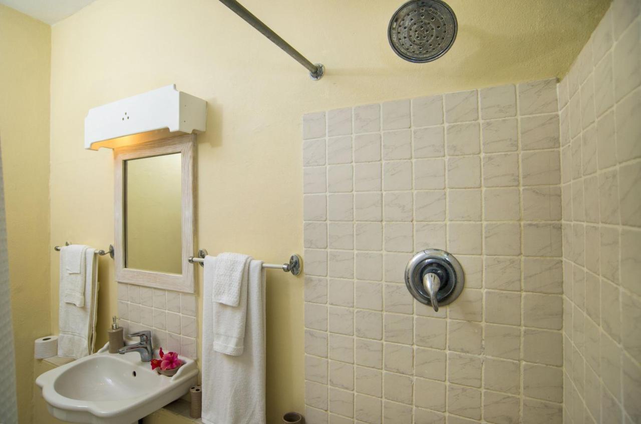 Ground Floor Apartment Located In Hometown, 5 Min Walk To The Beach Saint James Exteriör bild