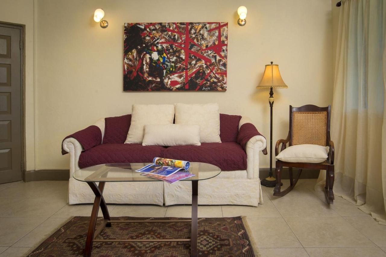 Ground Floor Apartment Located In Hometown, 5 Min Walk To The Beach Saint James Exteriör bild